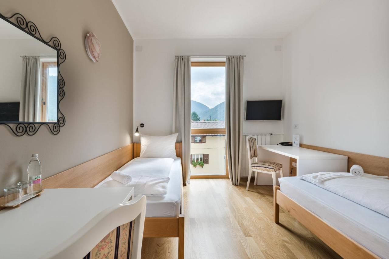 Hotel Dvorec Tolmin Exterior foto