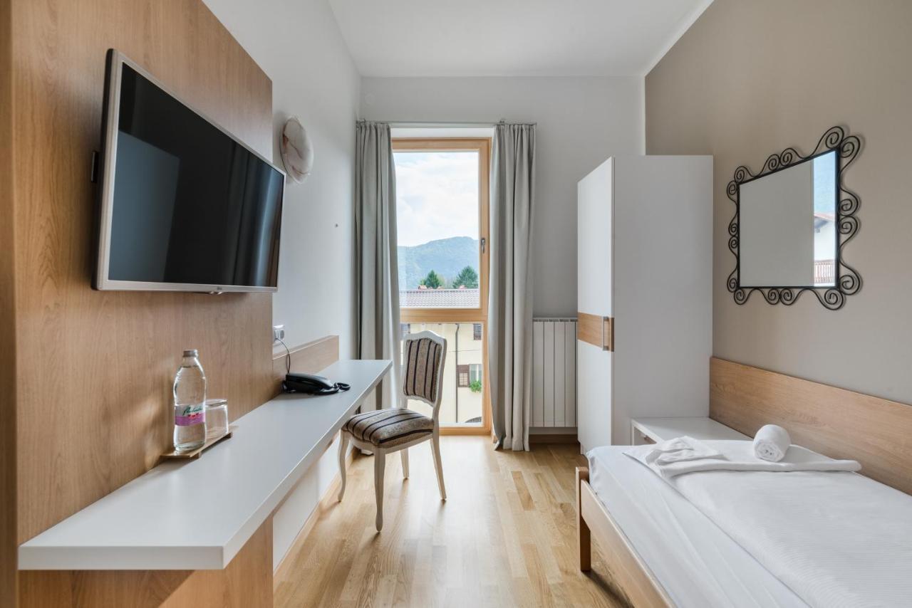 Hotel Dvorec Tolmin Exterior foto
